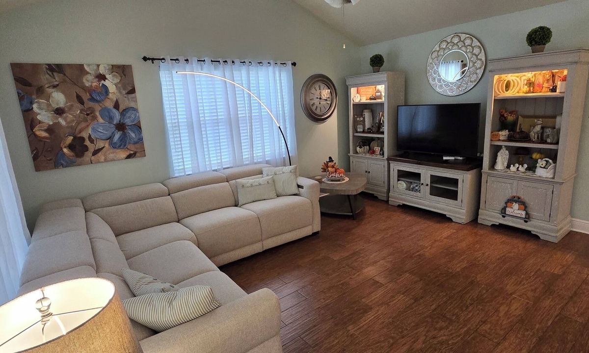 Foley House | Reviews Location Amenities Pet Friendly Owner Managed-Do I have your attention?
