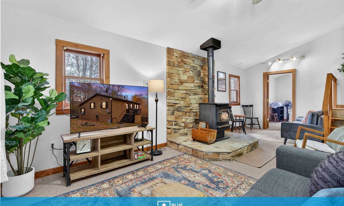 Berkeley Springs Cabin | River Access Cabin with Hot Tub, Fire Pit & WiFi!