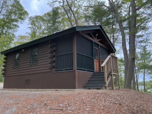 Cushing House | Rivers Edge Cabins - Tranquil Nook