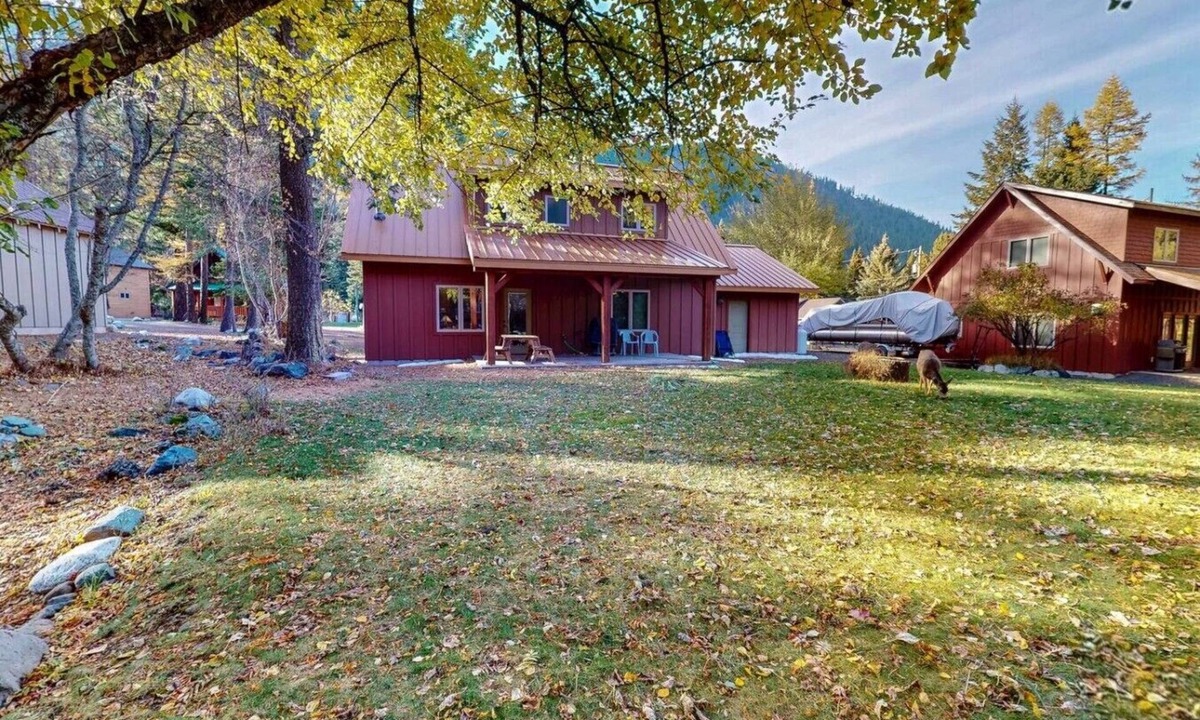 Joseph House | Riverview | Riverfront Wallowa Lake Retreat