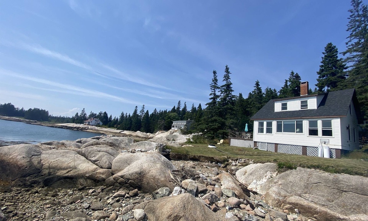 Stonington House | Rockmere Cottage - Classic Cape, Oceanfront