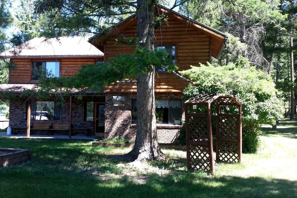Kalispell Cabin | Romantic Room on Ranch near Glacier National Park, Montana