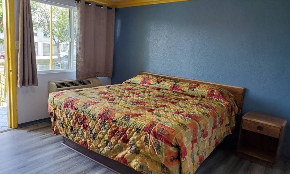 Compton Hotel | Rose Motel