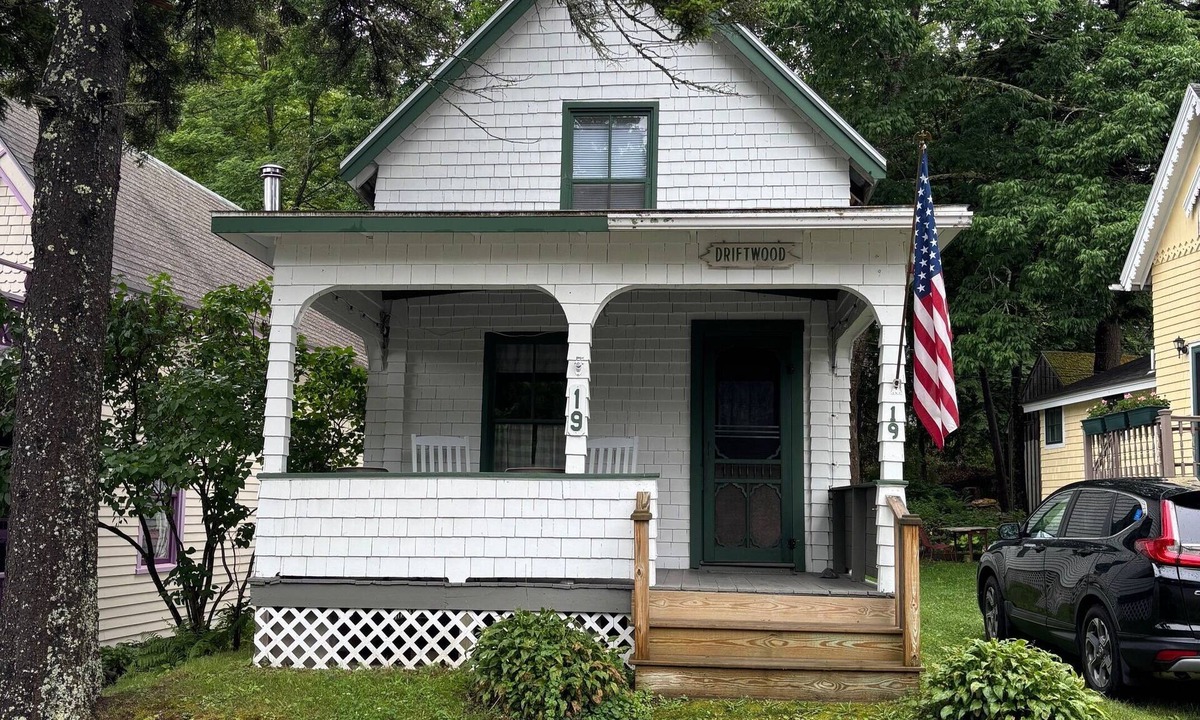Bayside Cottage | Rustic cottage a block from the water at 19 Broadway, Bayside, Northport