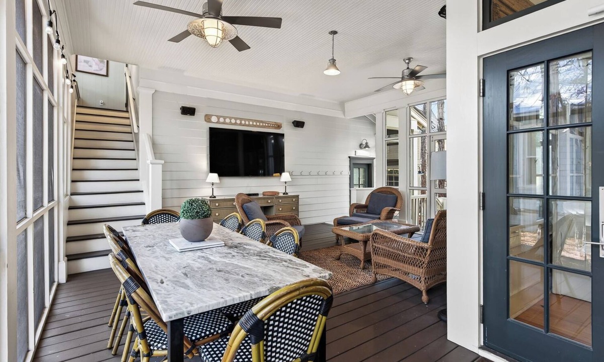 Watercolor House | Safe Harbor + Carriage House in Watercolor & Bikes + Under New Management!