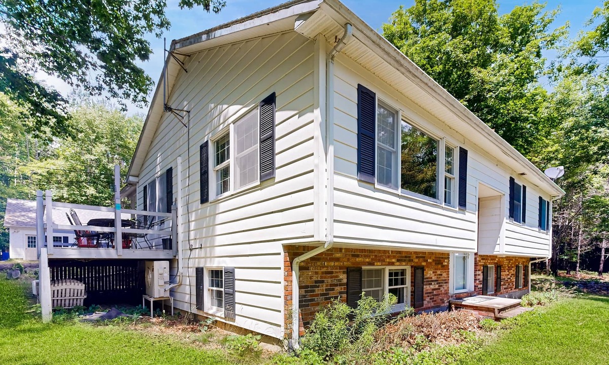 Readfield House | Secluded escape with three beaches, lake access, grill & fast WiFi - dogs OK