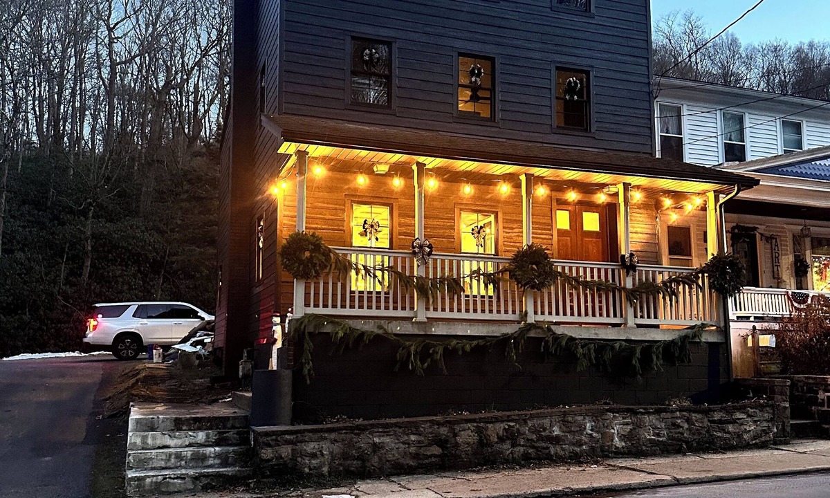 Ashfield House | Serene 3-bedroom house with AC in charming downtown Jim Thorpe