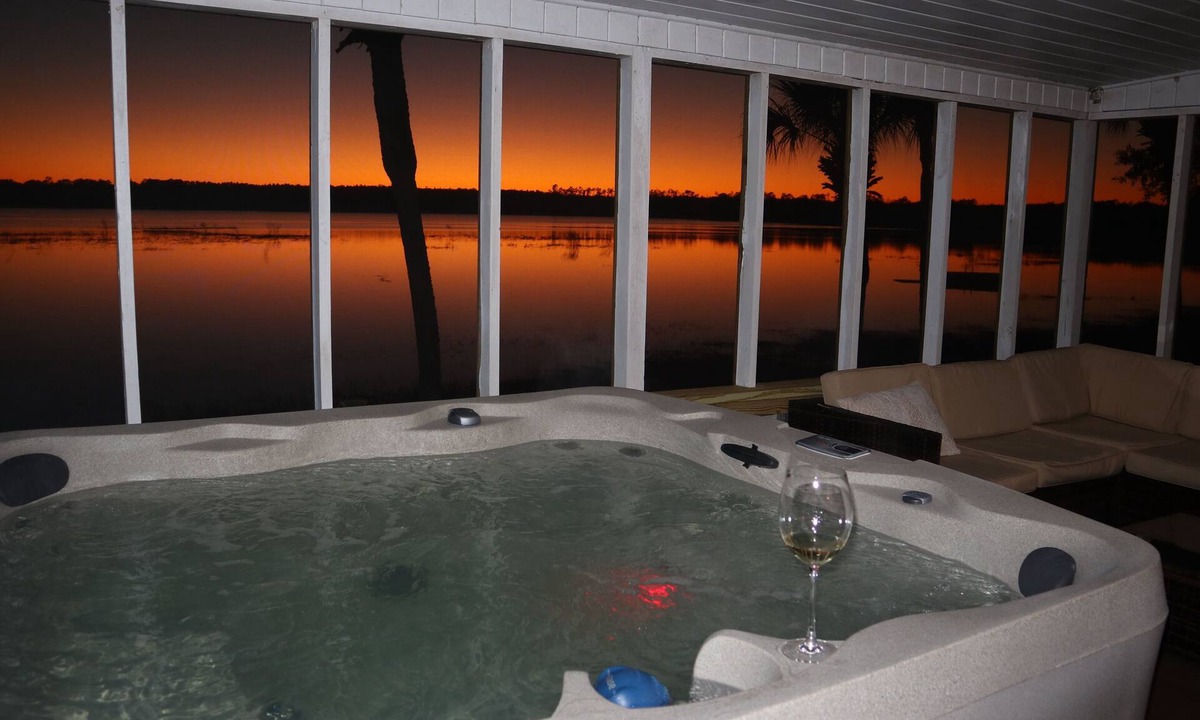 Thomas Drive House | Serene, 4-bedroom Lakefront Escape - Fish Tale Cove