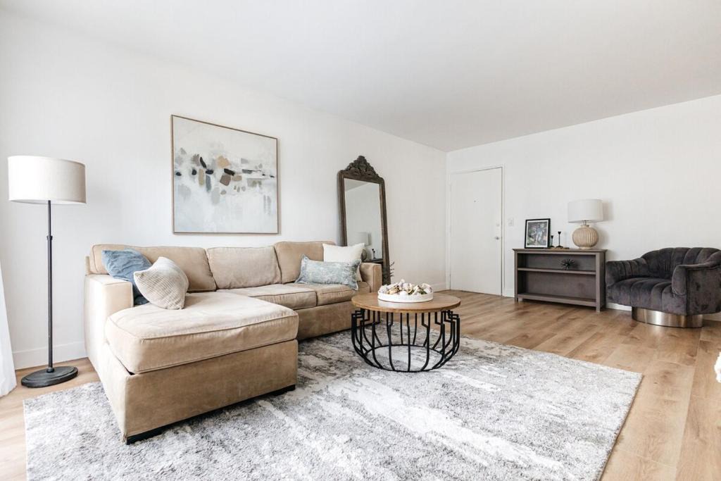 Mar Vista Apartment | Serene Urban Haven