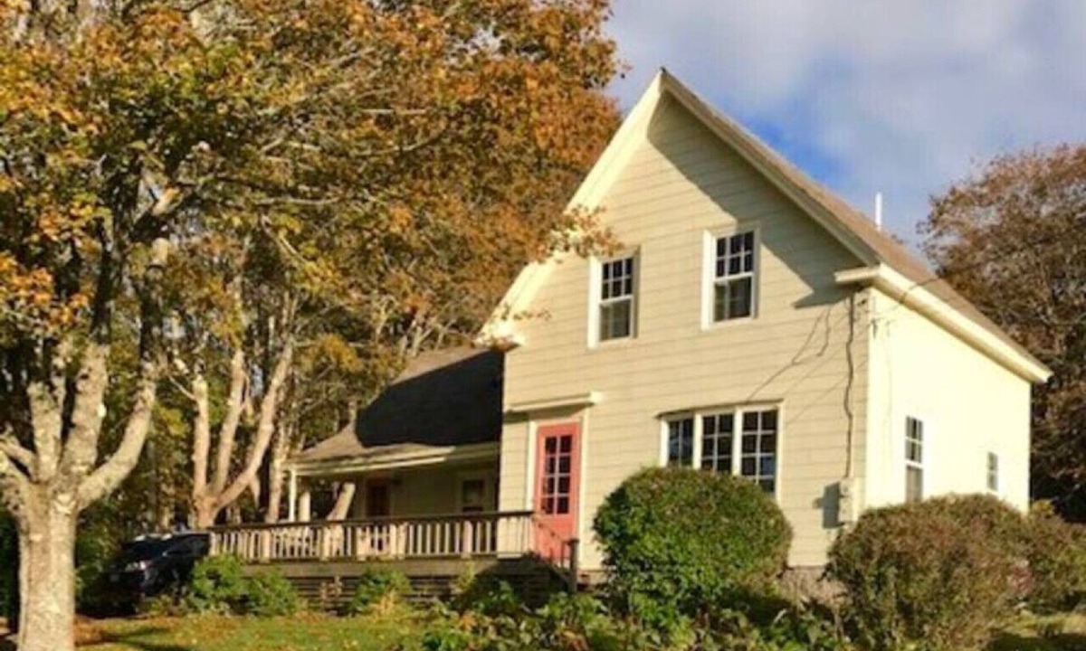 Vinalhaven House | Shirley's House-Beautiful In Town House