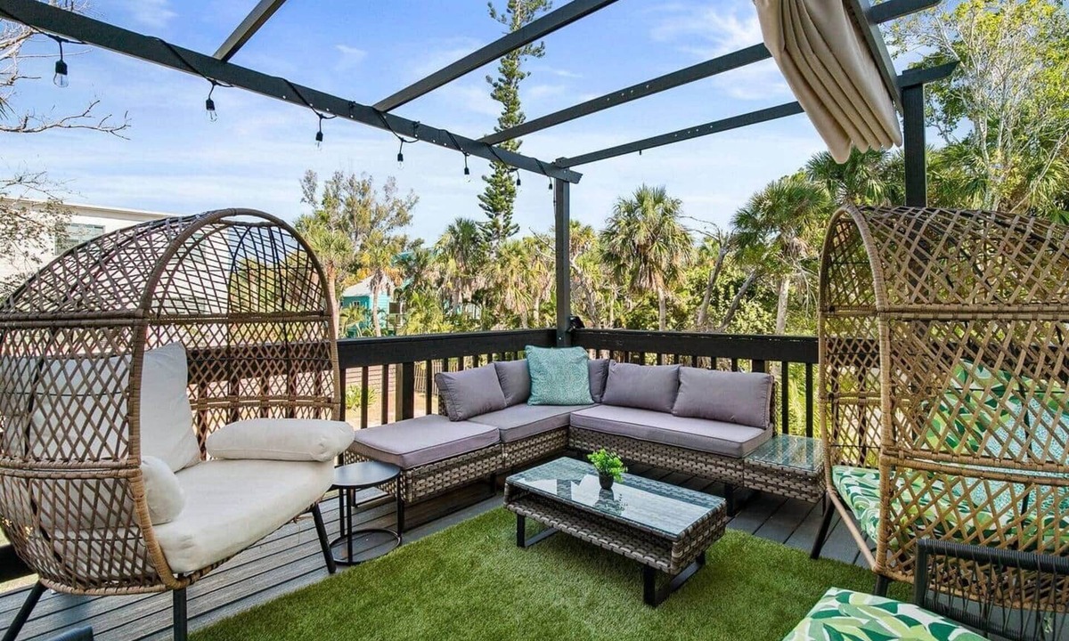 Siesta Key House | Siesta Key Pool House with Fire Pit & Deck
