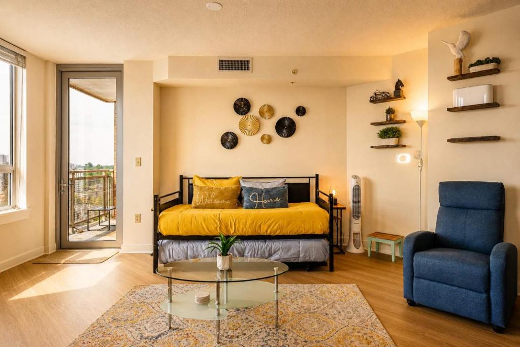 Downtown House | Silver Spring DC Metro 2BR Rooftop Gym LuxePad