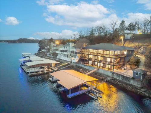 Lakeview House | Sleeps 26 lakefront w/private dock & dance floor!