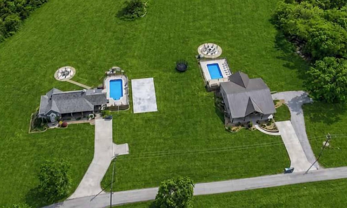Williamstown House | Sleeps 30 | 2 Pools | Pickleball Court | 2 Homes