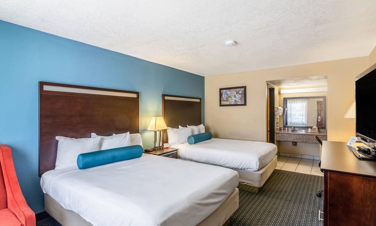 Citrus Grove Hotel | SNQQ-Suite Double Queen Non-Smoking