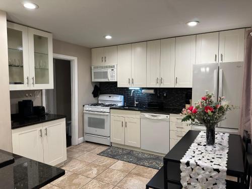 Malden Apartment | Spacious 3 Bedroom Near Train Station