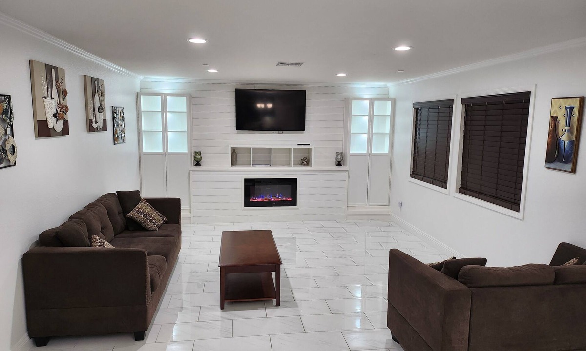Victorville House | Spacious 4-bedroom House with Pool Table Nice Neighborhood in Victorville