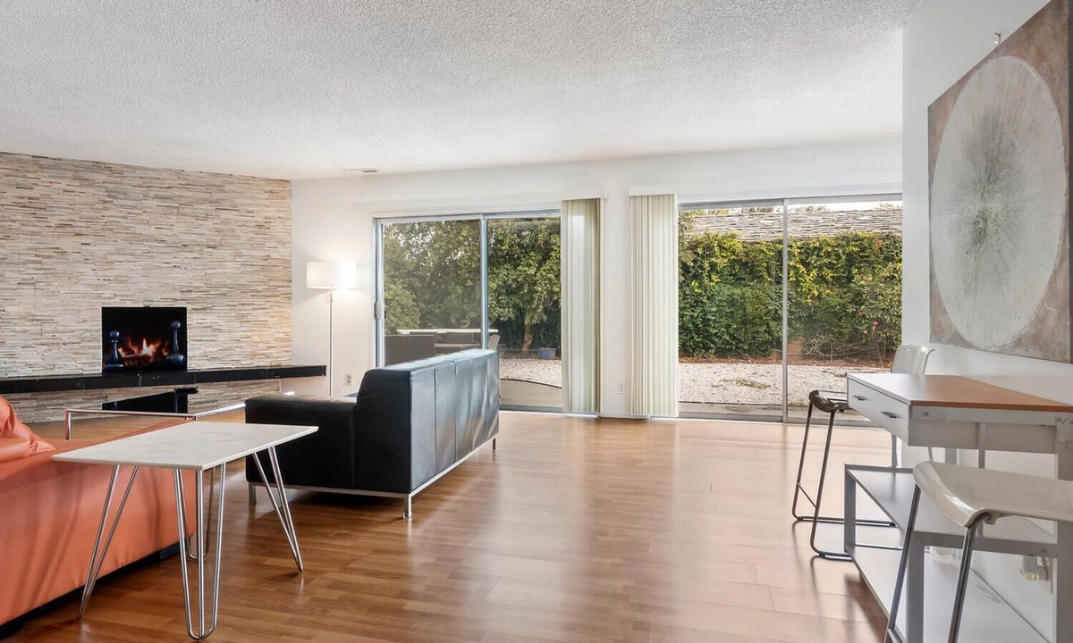 Valley Glen House | Spacious 5bed/3bath home with piano close to Universal studio & Hollywood for 10