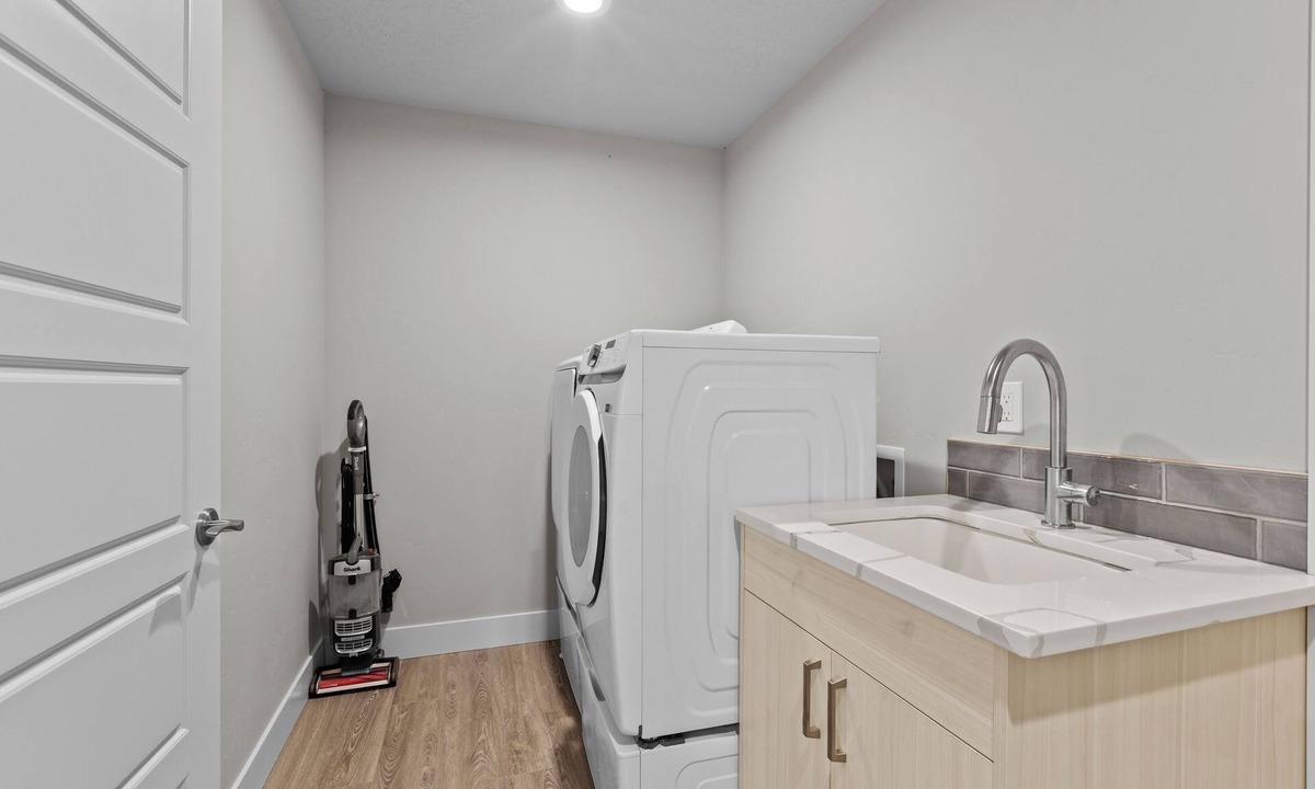 Nampa House | Spacious Escape with an Entertainment Garage!