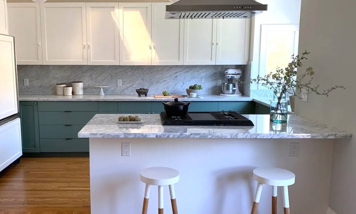 Elmwood Apartment | Spacious, light-filled flat in leafy, cafe-filled neighborhood