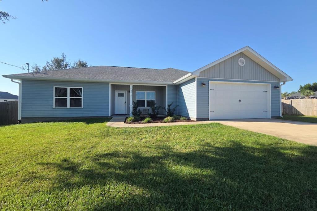 Gulf Breeze House | Spacious private home with large kitchen patio & close to everything