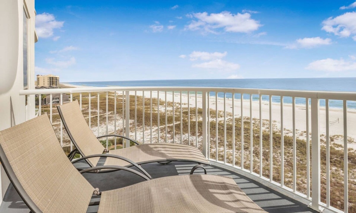 Ono Island Apartment | Spanish Key 504 Next to Flora-bama Sleeps 8 Three Bedrooms