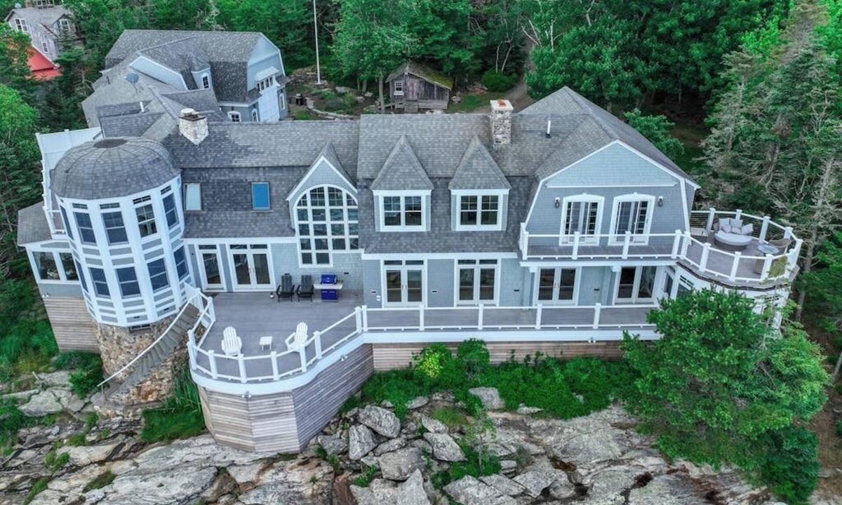 Georgetown House | Spectacular oceanfront retreat with amazing views, sunroom & washer/dryer