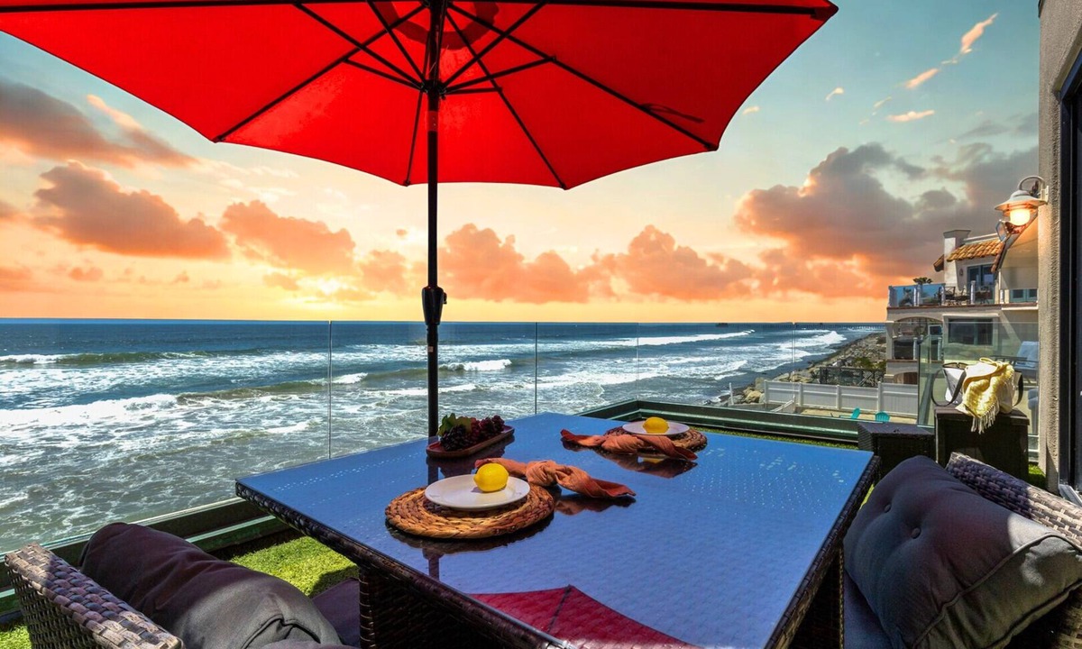 South Oceanside House | Spectacular Single-Family Beachfront Home P1023-0