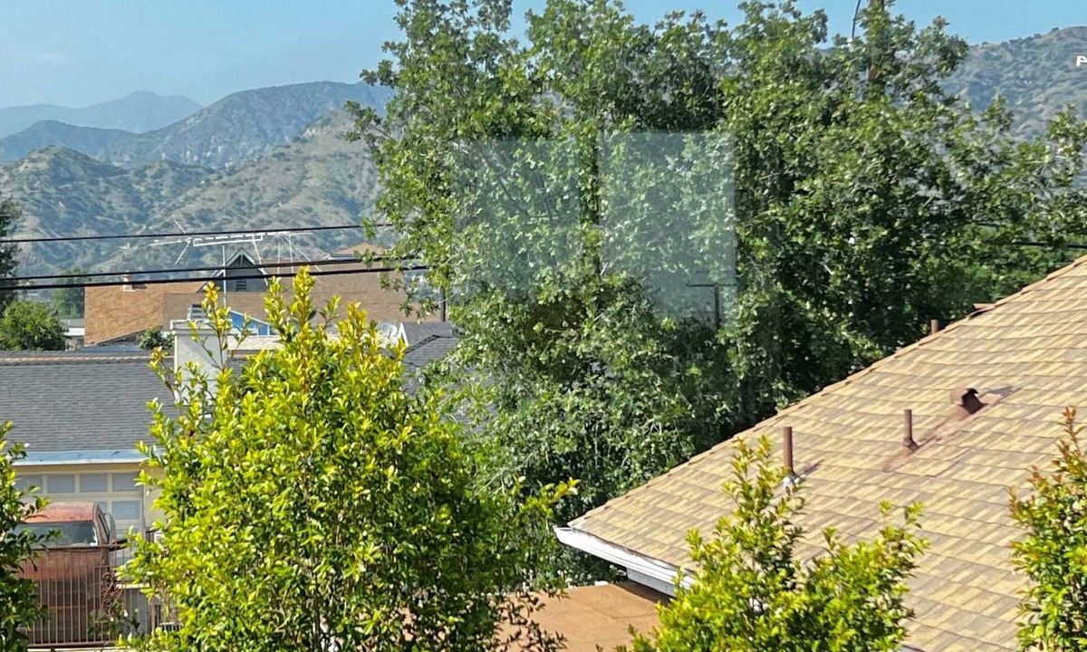 Azusa House | Spiral Staircase guest house