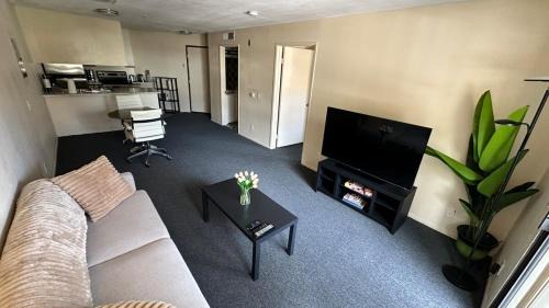 Westwood Apartment | Steps from UCLA Westwood 1 Bd 1Ba