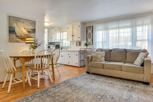 West Hyannisport House | Steps to Eats & Craigville Beach! Cape Cod Cottage