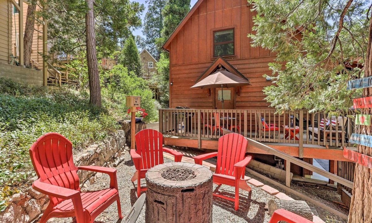 Cedar Glen Cabin | Steps to Lake: Cabin w/Deck in Lake Arrowhead