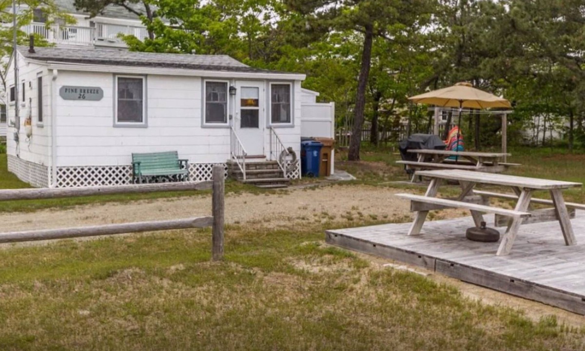 Camp Ellis Cottage | Steps to the beach with beautiful ocean and lighthouse views from the yard