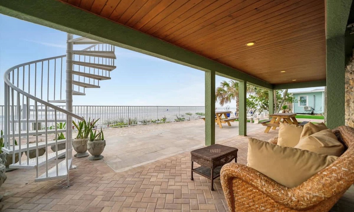 Independence Square Apartment | Stones Throw Beachfront Family Suite 3 Views