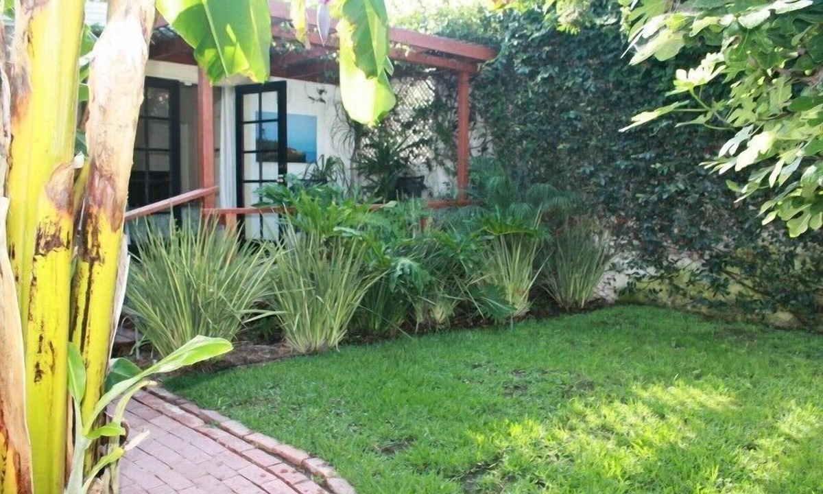 Beach Barber Tract Cottage | Studio Cottage just blocks to Windansea Beach