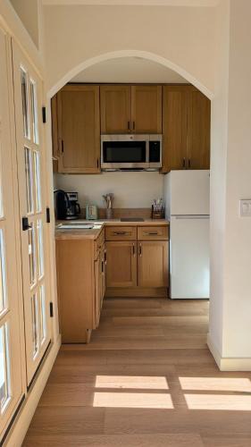 Westlake Apartment | Studio in DTLA - 5 min walk to Crypto Arena