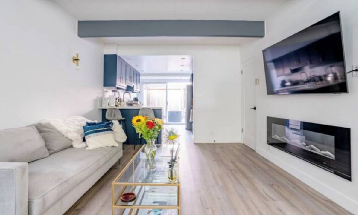 Culver - West House | Stunning 2 bedroom townhouse w/pool + jacuzzi! 5 mins from beach!