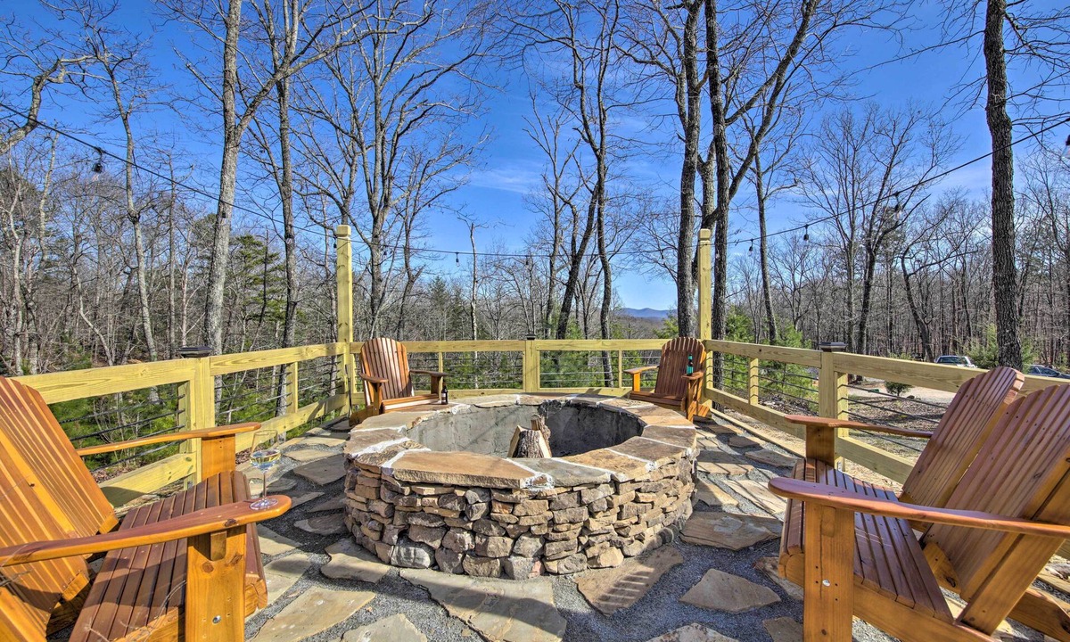Morganton Cabin | Stunning Escape w/Loft, Hot Tub + Mtn Views!