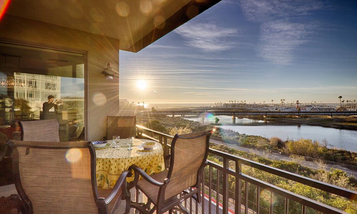 Renaissance Ter Condo | STUNNING Ocean VIEWS - 3 Bedroom Vacation Rental - 31 day +
