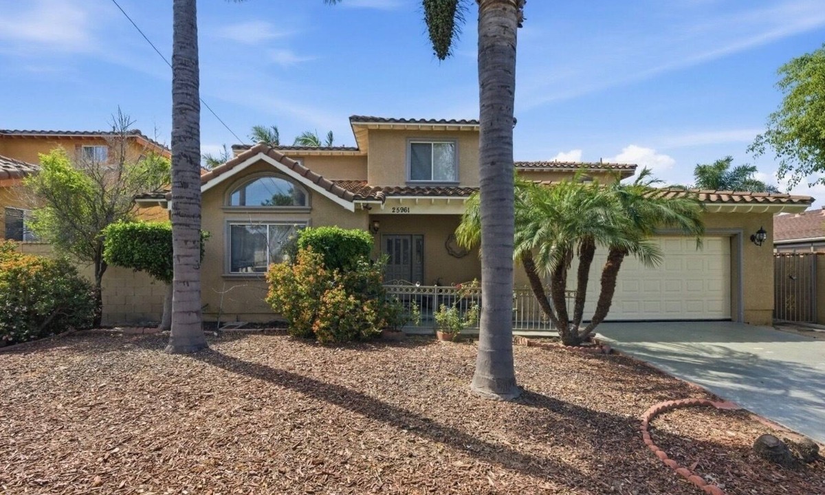 Lomita House | Stunning villa mins to beaches
