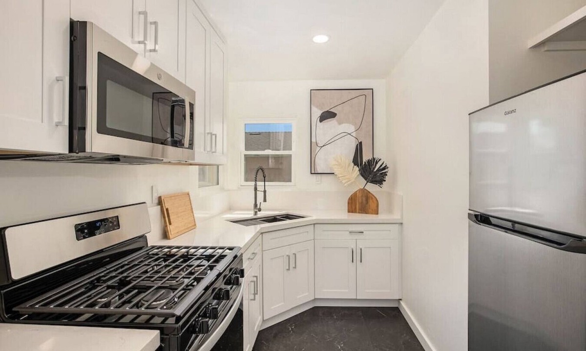 Kensington House | Stylish 1Br Retreat w/Garage AC Close 2 Everything