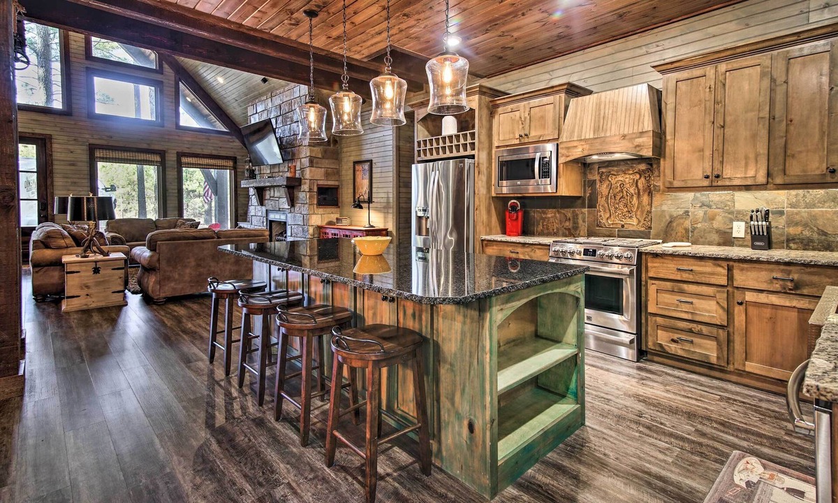 Hochatown Cottage | Stylish Broken Bow Cabin w/Hot Tub + Fire Pit!
