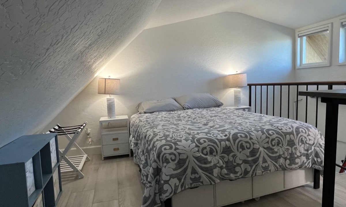 Townsite Apartment | Sunny Studio near Water Street - Unit B