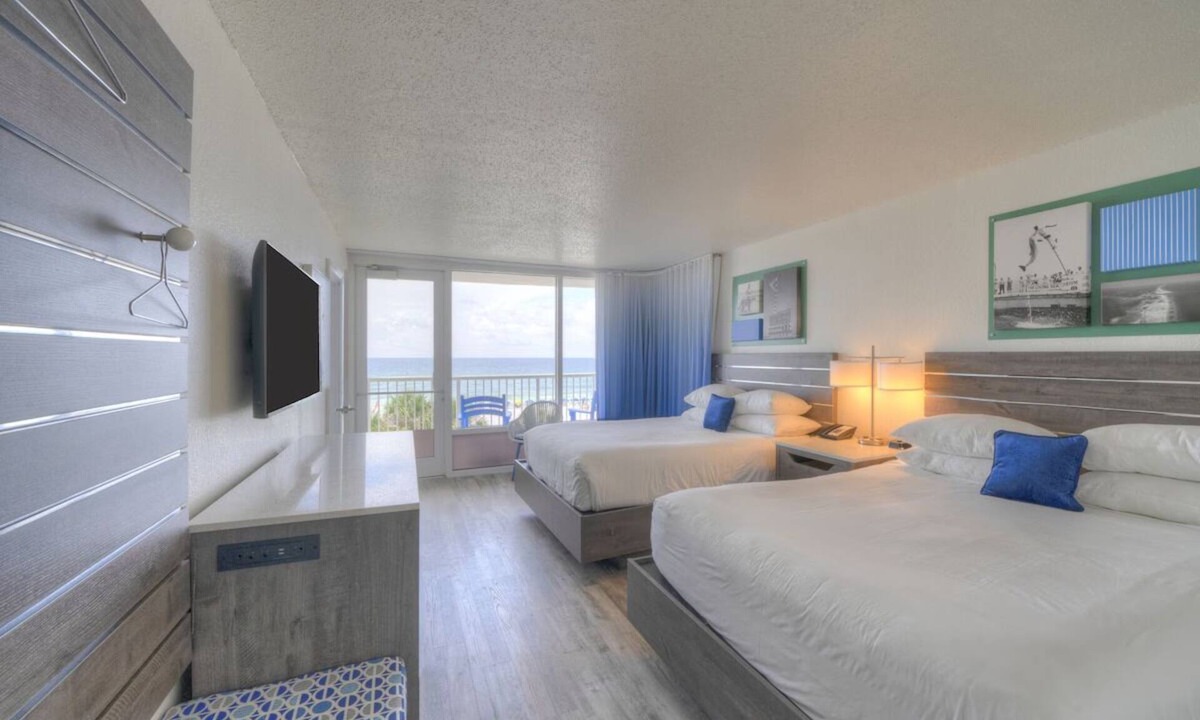 Fort Walton Beach Hotel | Sunset Gulf Stay with Swimming Pools Near Boardwalk Shops | 2 Units