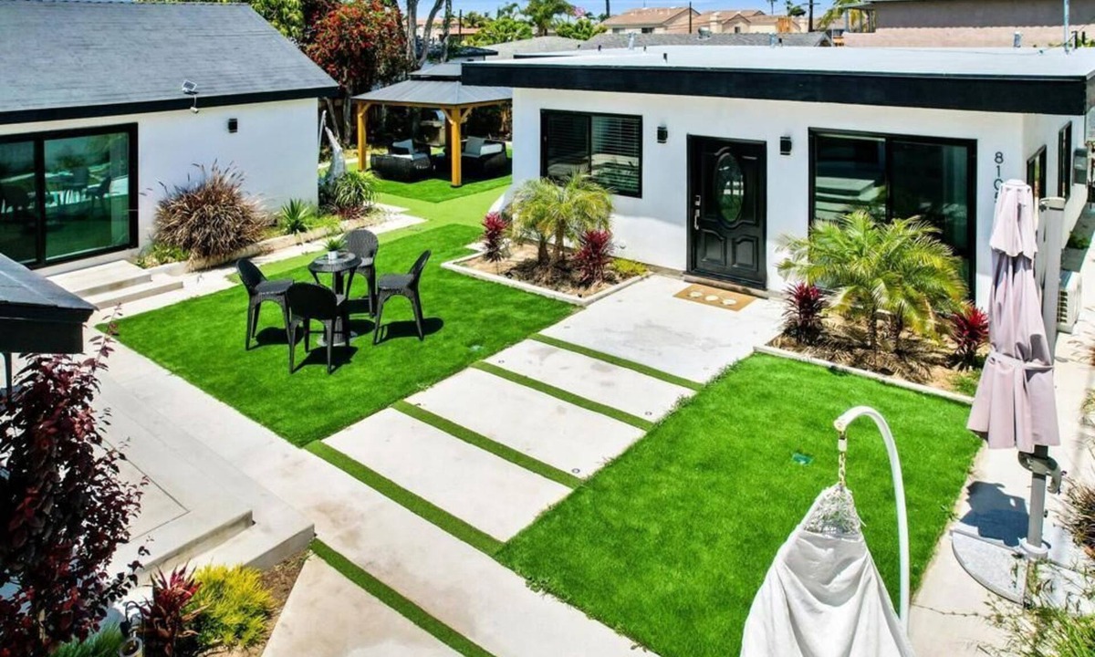 Huntington Beach Villa | Surf City Soiree modern Villa