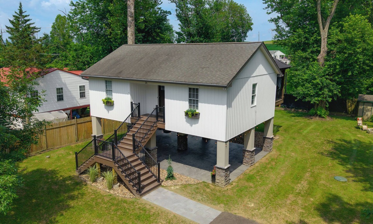 Mount Aetna Cottage | Swatera Haven | Romantic Waterfront Escape w/HOT TUB!