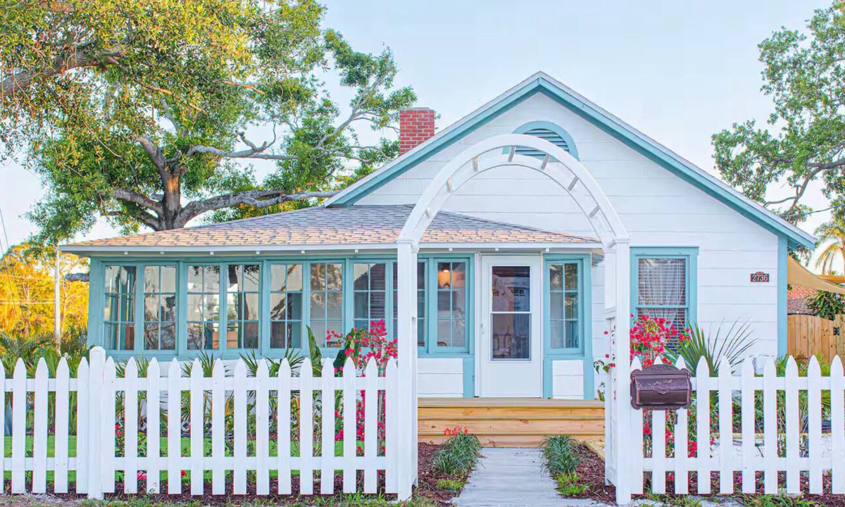 Sarasota Cottage | The Ashton Retreat- Vibrant and Chic Cottage 5 minutes from the Beach!