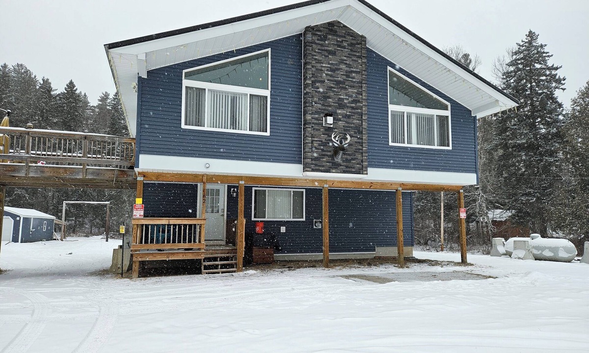 Eustis Ski Chalet | The Chalet 7 bedroom near Sugarloaf, Snowmobile/UTV, Hiking, Golf and Flagstaff