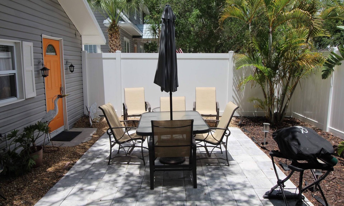 South Sarasota Cottage | The Cottage, Very Close To Siesta Beach. Pet Friendly