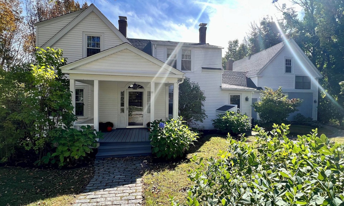 Cape Neddick House | The Downing House - Newly Updated 4bd Farmhouse!